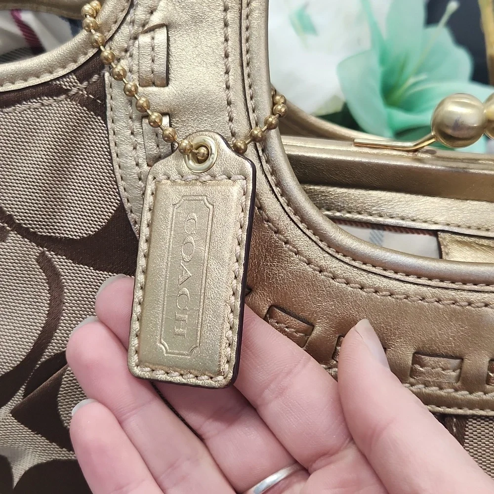 COACH LARGE 3 COMPARTMENT MONOGRAM GOLD LEATHER ACCENT WITH KISSLOCK - Picture 3 of 13